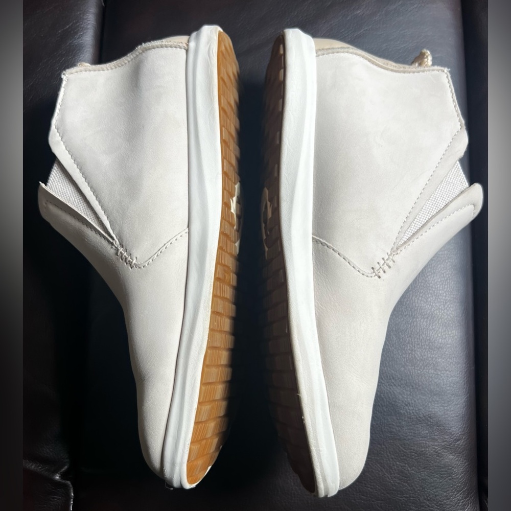OluKai Hawai'iloa Manu Hope Sneaker Boot in VGUC-Size 9.